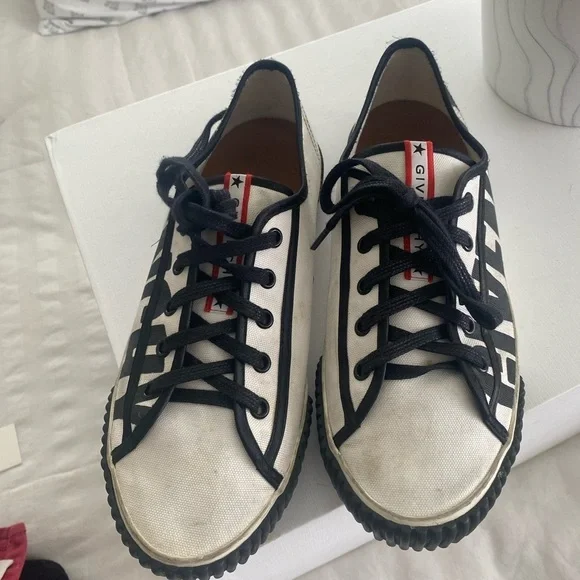 Authentic Givenchy Black & White Canvas Logo Sneakers Size 39 (US 9)